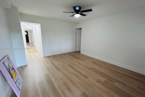 Casa en alquiler en Miami, Florida, 4 dormitorios, 185.8 m2 № 2059951 - foto 21