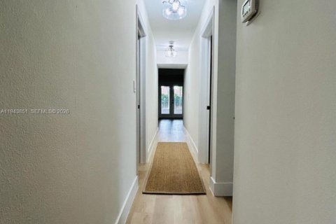 Casa en alquiler en Miami, Florida, 4 dormitorios, 185.8 m2 № 2059951 - foto 13