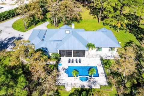 House in Lake Worth, Florida 6 bedrooms, 434.04 sq.m. № 2187120