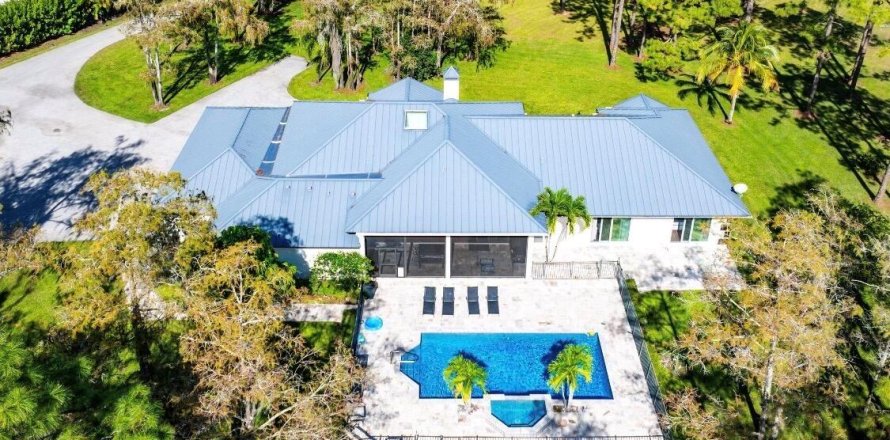House in Lake Worth, Florida 6 bedrooms, 434.04 sq.m. № 2187120