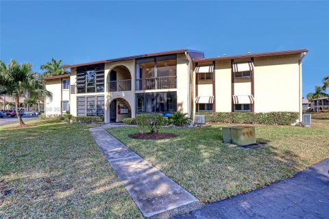 Condominio en venta en Greenacres, Florida, 2 dormitorios, 86.86 m2 № 2029790 - foto 3