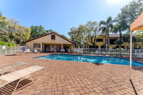 Condo in Plantation, Florida, 2 bedrooms  № 2280783 - photo 17