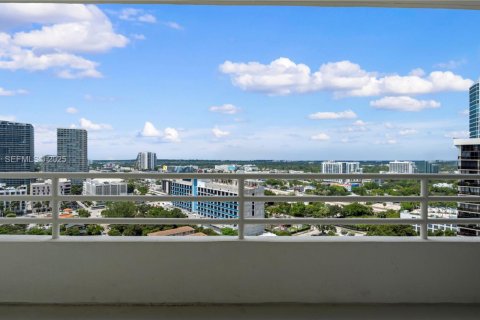 Apartment in Miami, Florida 1 bedroom, 96.25 sq.m. № 1986376 - photo 16