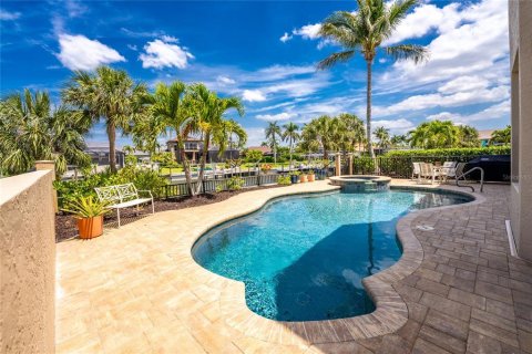 House in Punta Gorda, Florida 4 bedrooms, 217.21 sq.m. № 2166152 - photo 5