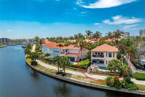 House in Punta Gorda, Florida 4 bedrooms, 217.21 sq.m. № 2166152