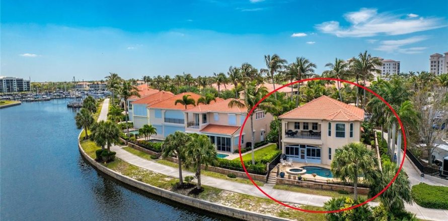 House in Punta Gorda, Florida 4 bedrooms, 217.21 sq.m. № 2166152