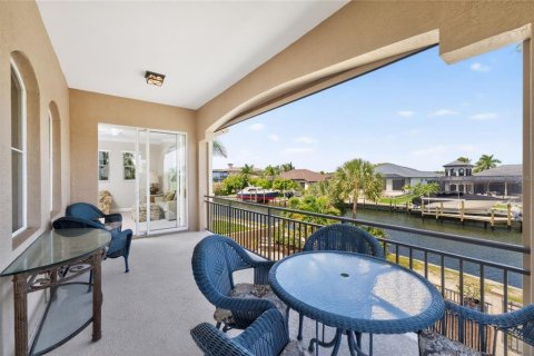 House in Punta Gorda, Florida 4 bedrooms, 217.21 sq.m. № 2166152 - photo 29