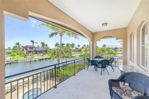 House in Punta Gorda, Florida 4 bedrooms, 217.21 sq.m. № 2166152 - photo 28