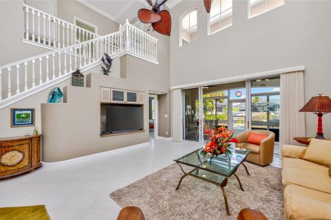 House in Punta Gorda, Florida 4 bedrooms, 217.21 sq.m. № 2166152 - photo 9