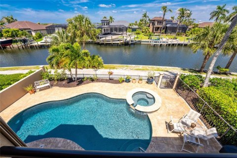 House in Punta Gorda, Florida 4 bedrooms, 217.21 sq.m. № 2166152 - photo 30