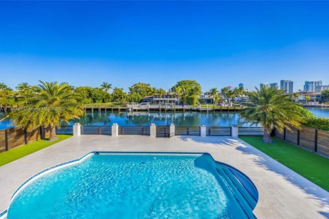 Casa en venta en Hallandale Beach, Florida, 5 dormitorios, 484.95 m2 № 1731606 - foto 11