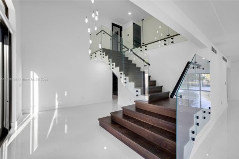 Casa en venta en Hallandale Beach, Florida, 5 dormitorios, 484.95 m2 № 1731606 - foto 14