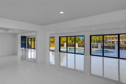 Casa en venta en Hallandale Beach, Florida, 5 dormitorios, 484.95 m2 № 1731606 - foto 20