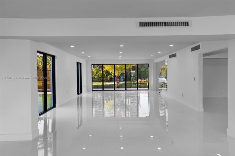 Casa en venta en Hallandale Beach, Florida, 5 dormitorios, 484.95 m2 № 1731606 - foto 23