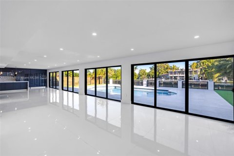 Casa en venta en Hallandale Beach, Florida, 5 dormitorios, 484.95 m2 № 1731606 - foto 22
