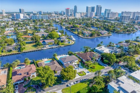 Casa en venta en Hallandale Beach, Florida, 5 dormitorios, 484.95 m2 № 1731606 - foto 3