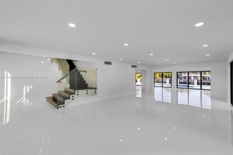 Casa en venta en Hallandale Beach, Florida, 5 dormitorios, 484.95 m2 № 1731606 - foto 18