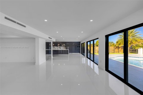Casa en venta en Hallandale Beach, Florida, 5 dormitorios, 484.95 m2 № 1731606 - foto 30