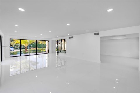 Casa en venta en Hallandale Beach, Florida, 5 dormitorios, 484.95 m2 № 1731606 - foto 21