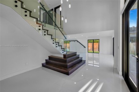 Casa en venta en Hallandale Beach, Florida, 5 dormitorios, 484.95 m2 № 1731606 - foto 15