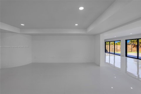 Casa en venta en Hallandale Beach, Florida, 5 dormitorios, 484.95 m2 № 1731606 - foto 28