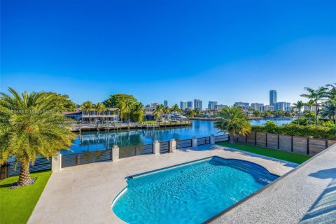 Casa en venta en Hallandale Beach, Florida, 5 dormitorios, 484.95 m2 № 1731606 - foto 12
