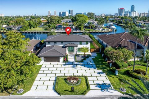 Casa en venta en Hallandale Beach, Florida, 5 dormitorios, 484.95 m2 № 1731606 - foto 1