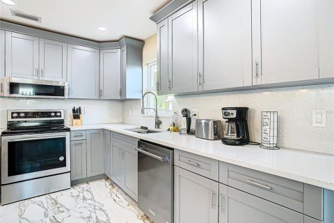 House in Tampa, Florida 3 bedrooms, 156.63 sq.m. № 1886895 - photo 11