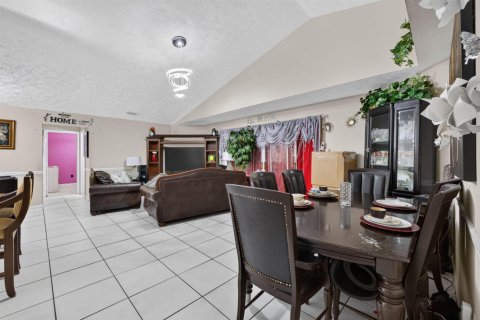 House in Port St. Lucie, Florida 3 bedrooms, 124.4 sq.m. № 2184976 - photo 9