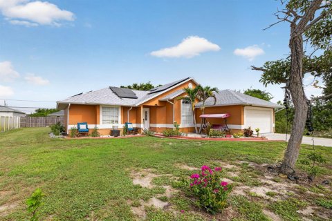 House in Port St. Lucie, Florida 3 bedrooms, 124.4 sq.m. № 2184976 - photo 3