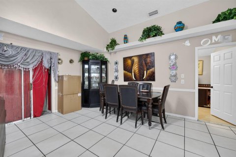 House in Port St. Lucie, Florida 3 bedrooms, 124.4 sq.m. № 2184976 - photo 8