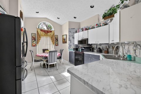 House in Port St. Lucie, Florida 3 bedrooms, 124.4 sq.m. № 2184976 - photo 12