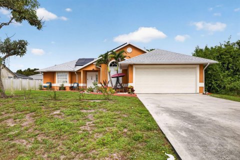 House in Port St. Lucie, Florida 3 bedrooms, 124.4 sq.m. № 2184976