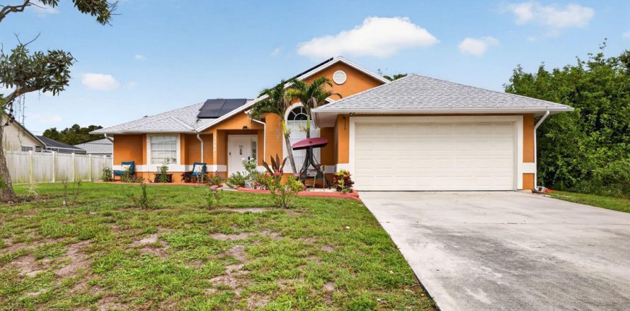 House in Port St. Lucie, Florida 3 bedrooms, 124.4 sq.m. № 2184976