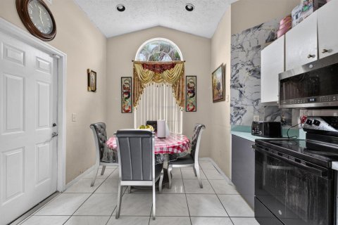 House in Port St. Lucie, Florida 3 bedrooms, 124.4 sq.m. № 2184976 - photo 15