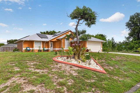 House in Port St. Lucie, Florida 3 bedrooms, 124.4 sq.m. № 2184976 - photo 2
