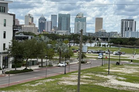 Adosado en venta en Tampa, Florida, 4 dormitorios, 308.25 m2 № 1661931 - foto 8