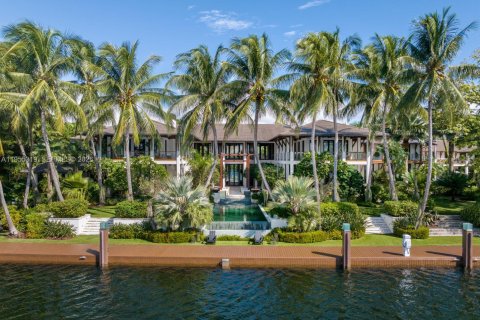 Casa en Coral Gables, Florida 10 dormitorios, 1964.42 m2 № 2153401