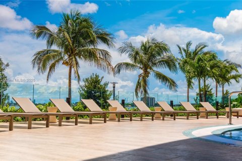 Condominio en Miami, Florida, 3 dormitorios  № 1888068