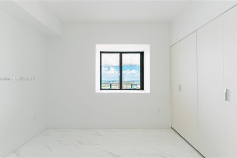 Снять в аренду кондоминиум в Майами, Флорида 3 спальни, 162.58м2, № 1888068 - фото 21