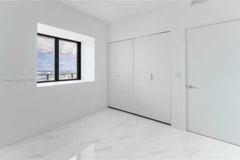 Снять в аренду кондоминиум в Майами, Флорида 3 спальни, 162.58м2, № 1888068 - фото 22