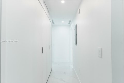 Снять в аренду кондоминиум в Майами, Флорида 3 спальни, 162.58м2, № 1888068 - фото 20