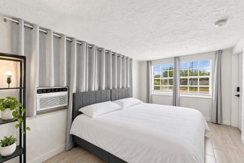 House in Pompano Beach, Florida 3 bedrooms, 131.92 sq.m. № 2392754 - photo 11