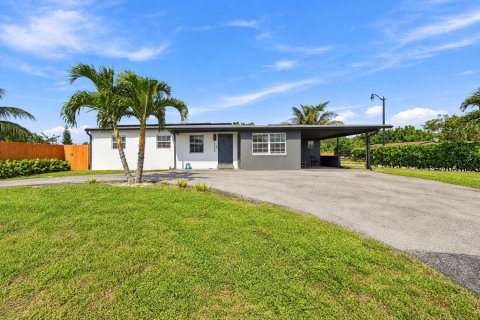 House in Pompano Beach, Florida 3 bedrooms, 131.92 sq.m. № 2392754