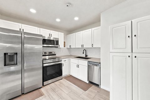 House in Pompano Beach, Florida 3 bedrooms, 131.92 sq.m. № 2392754 - photo 3
