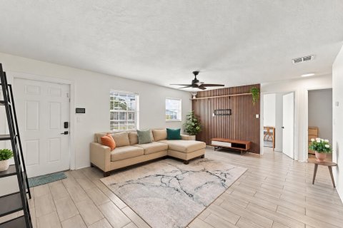 House in Pompano Beach, Florida 3 bedrooms, 131.92 sq.m. № 2392754 - photo 7
