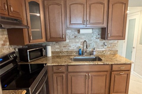 Condo in Deerfield Beach, Florida, 1 bedroom  № 2011991 - photo 7