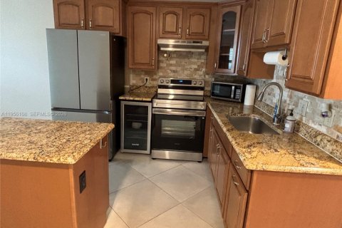 Condo in Deerfield Beach, Florida, 1 bedroom  № 2011991 - photo 8