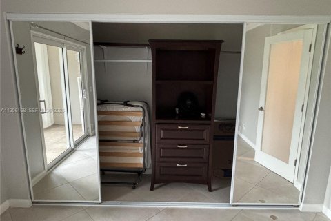 Condo in Deerfield Beach, Florida, 1 bedroom  № 2011991 - photo 15