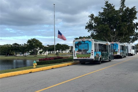 Condo in Deerfield Beach, Florida, 1 bedroom  № 2011991 - photo 22